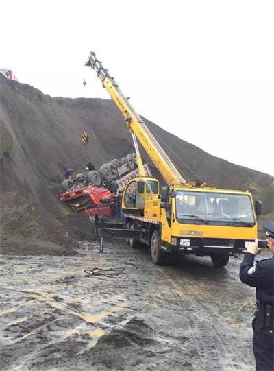 丘北上犹道路救援